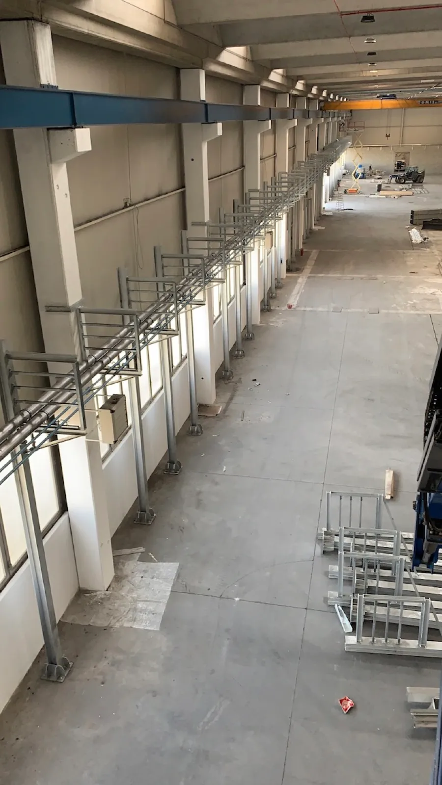 Linie de balustradă zincată montată într-o hală